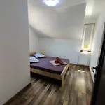 Ξενοδοχείο με διαμερίσματα Lucky 9 3*
